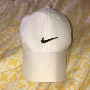 White Nike Hat ⭐️